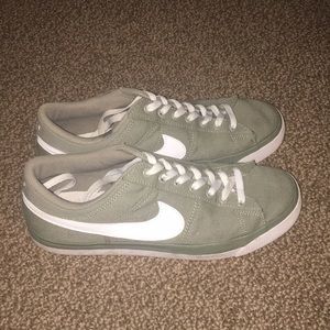 Cute Rare Green Nike Sneakers!